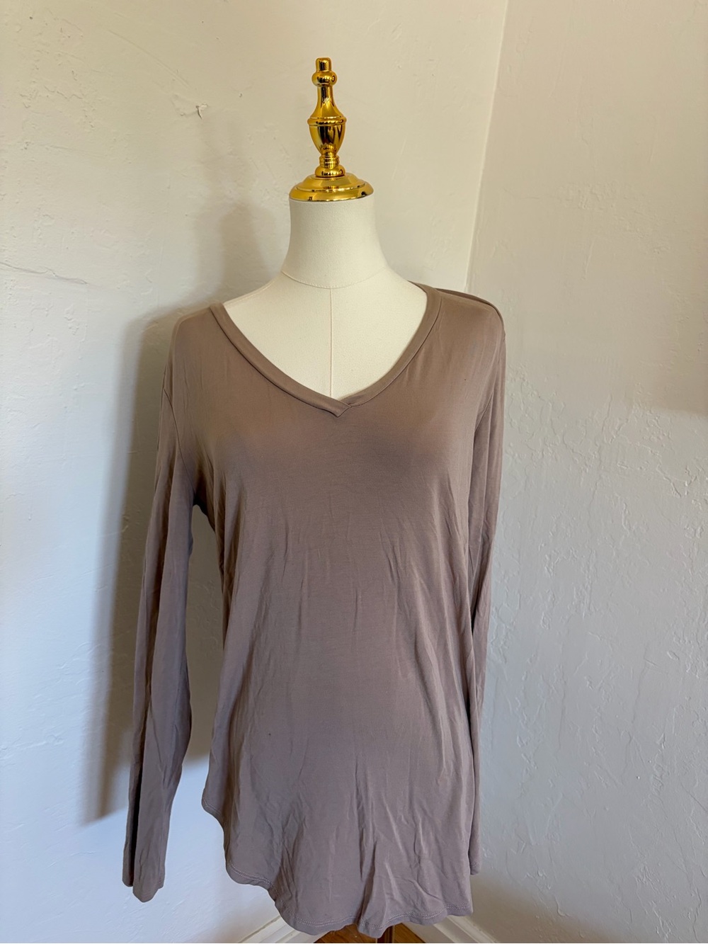 Women’s Long-Sleeve V-Neck Tee - Taupe